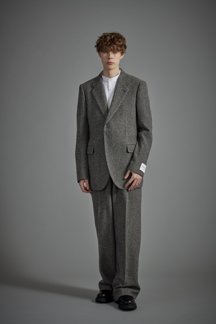 <span>Slim Line Suit</span><br>tex No. 19607 / FM / セットアップ