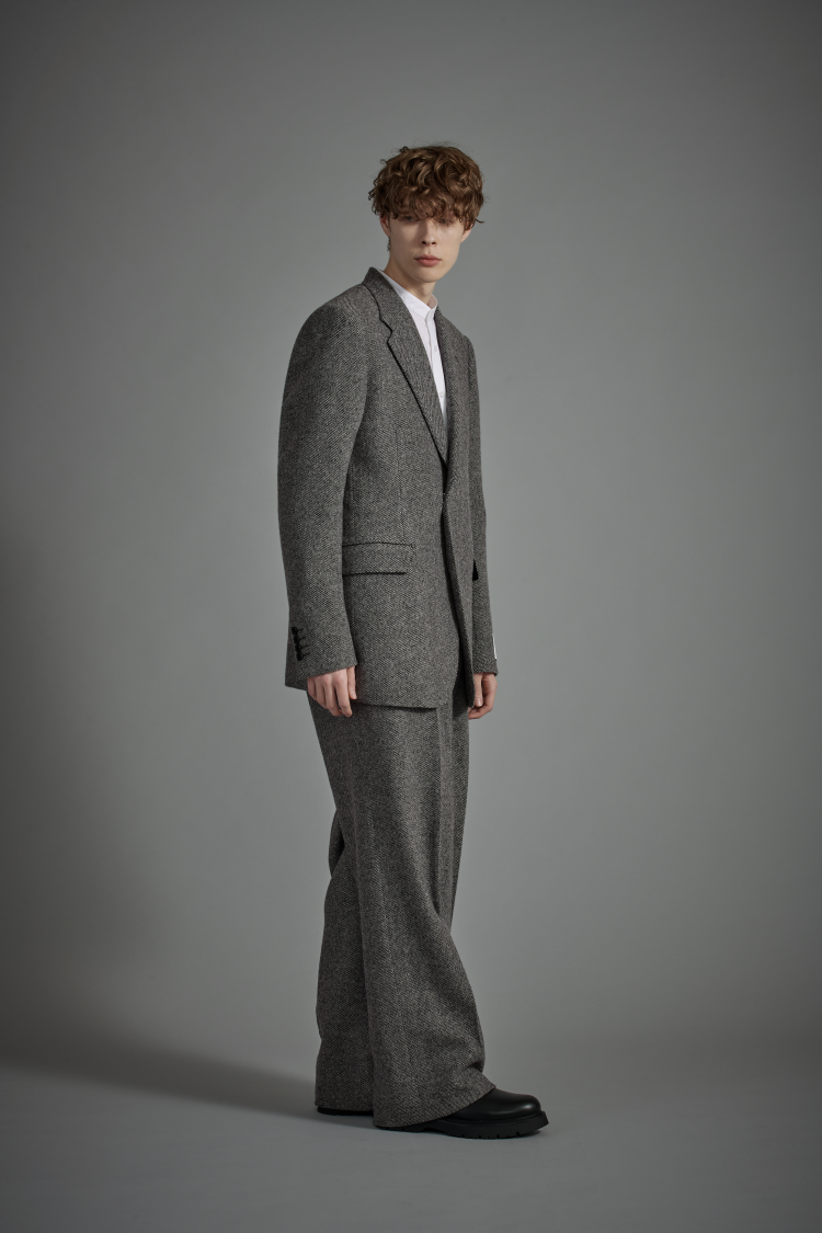<span>Slim Line Suit</span><br>tex No. 19607 / FM / セットアップ