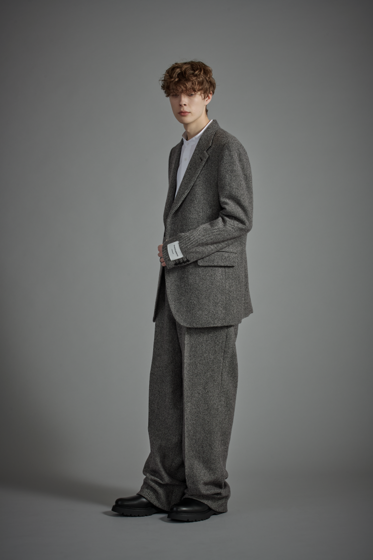 <span>Slim Line Suit</span><br>tex No. 19607 / FM / セットアップ