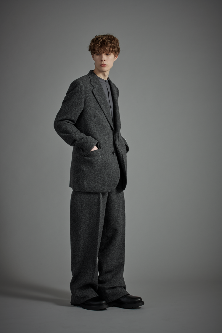 <span>Slim Line Suit</span><br>tex No. 19607 / FD / セットアップ
