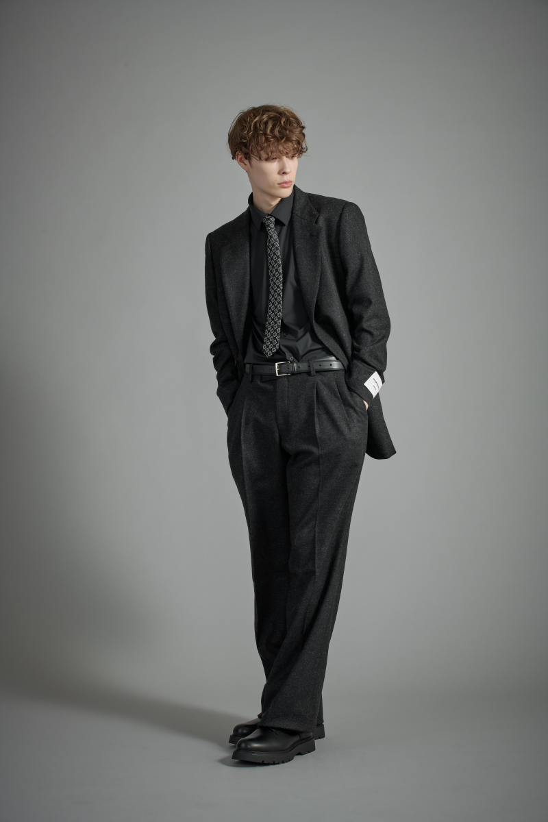 <span>Slim Line Suit</span><br>tex No. 19608 / FD / セットアップ