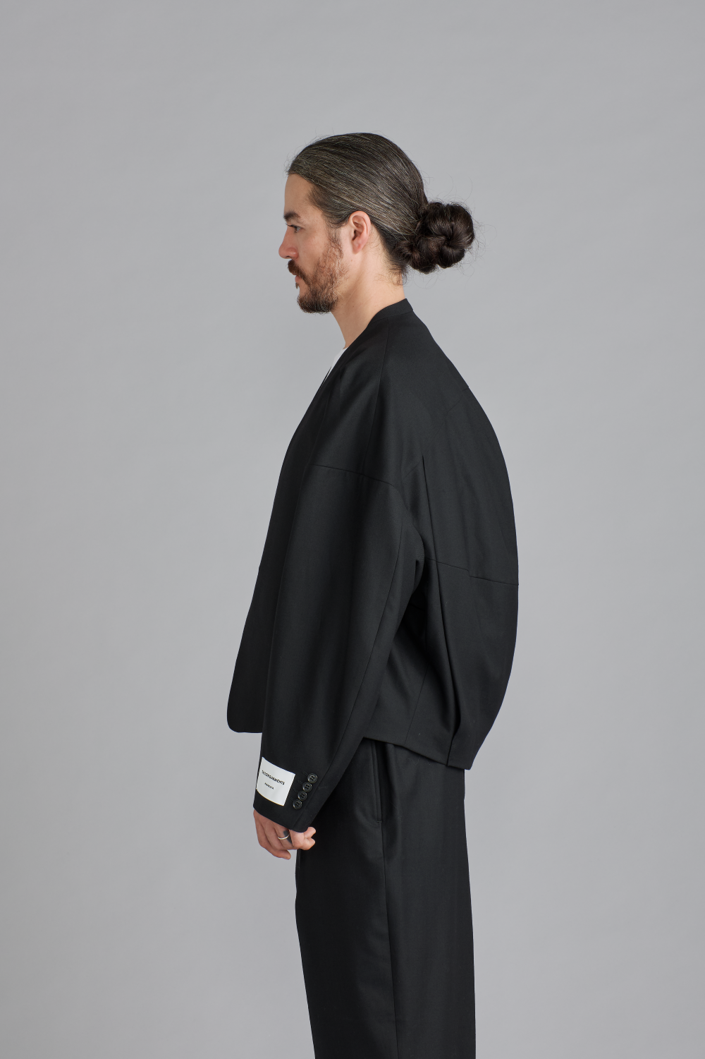 ノーカラーオーバー ジャケット<br><span>Relax Line Jacket</span>