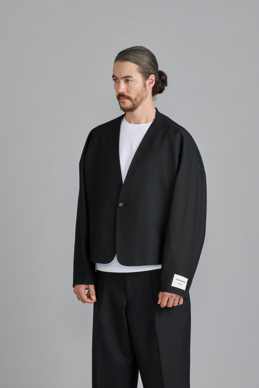 ノーカラーオーバー ジャケット<br><span>Relax Line Jacket</span>